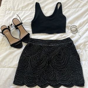 Scalloped black sequin skirt - size M